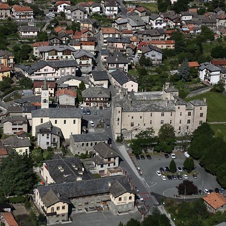 Il Pellegrino Panzió Issogne Kültér fotó
