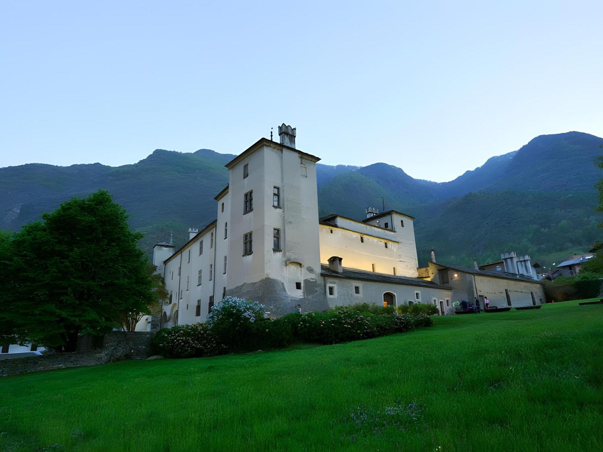 Il Pellegrino Panzió Issogne Kültér fotó